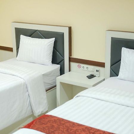Grand Buana Lestari Hotel Padang Kültér fotó