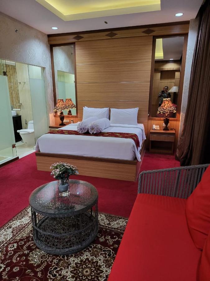 Grand Buana Lestari Hotel Padang Kültér fotó