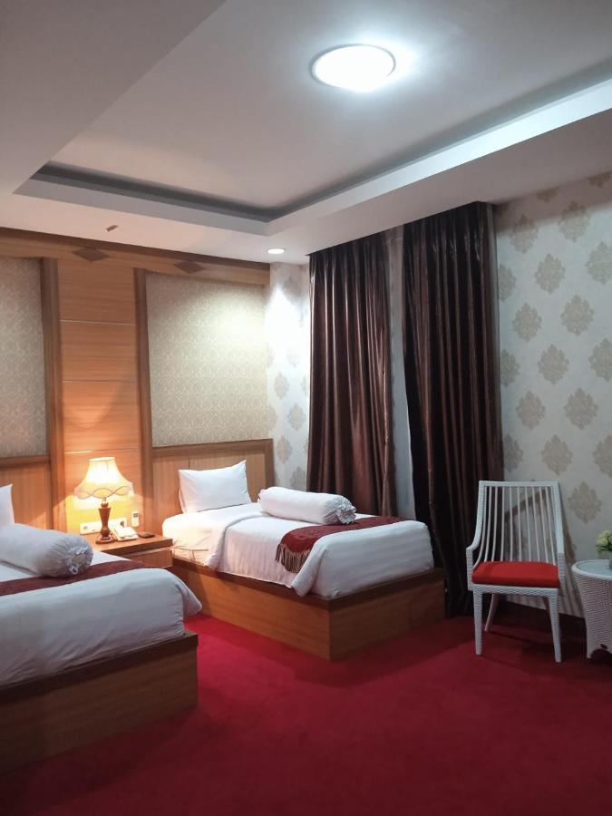 Grand Buana Lestari Hotel Padang Kültér fotó