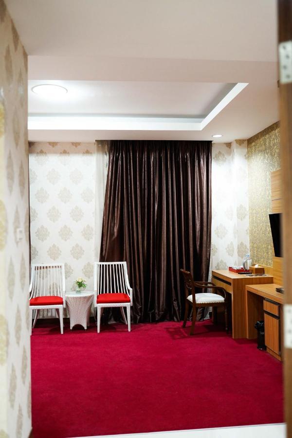 Grand Buana Lestari Hotel Padang Kültér fotó